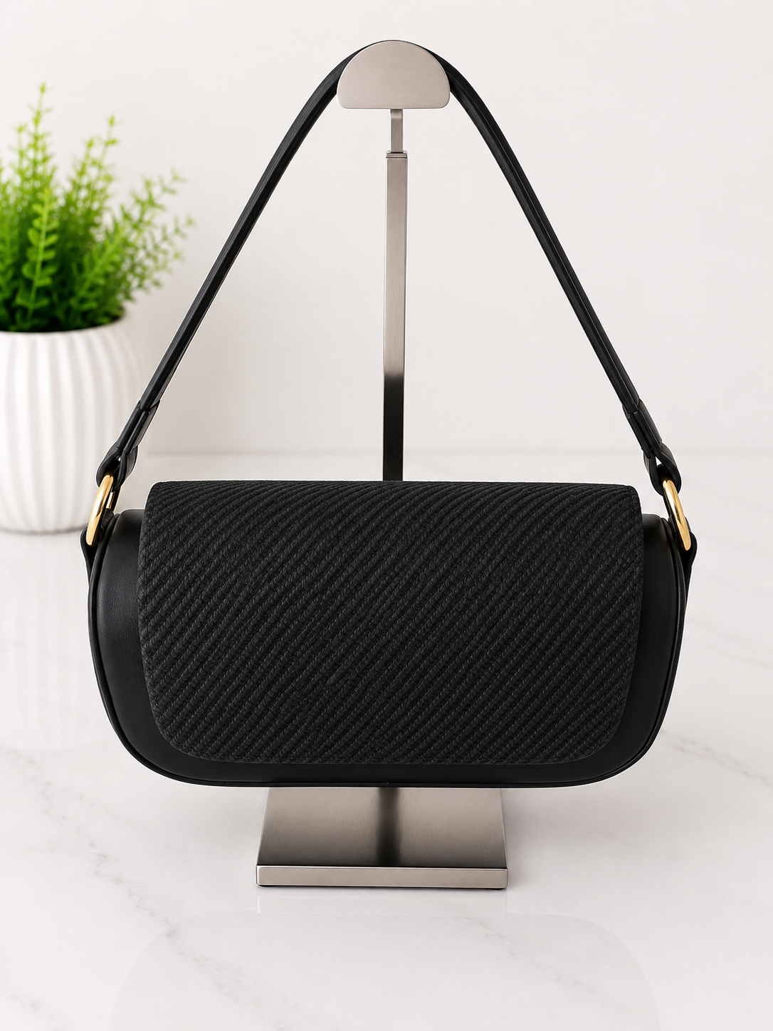 Elegant Textured Shoulder Bag with Gold Clasp – Black