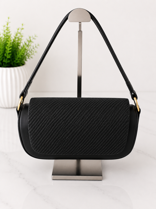 Elegant Textured Shoulder Bag with Gold Clasp – Black
