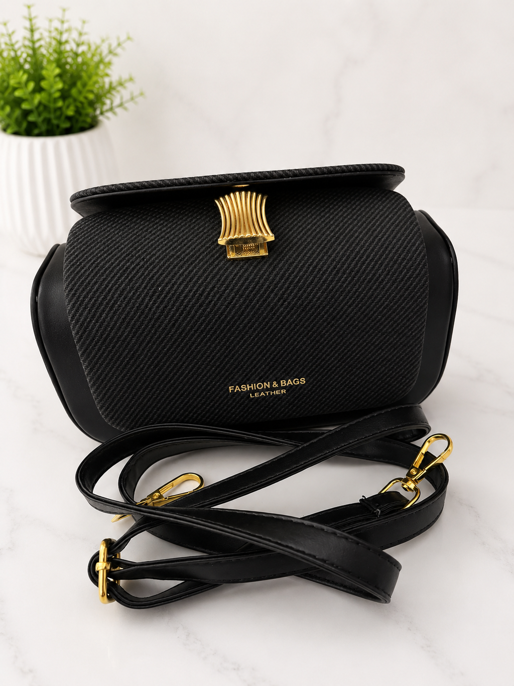 Elegant Textured Shoulder Bag with Gold Clasp – Black